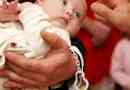Come vestire il tuo bambino per un battesimo