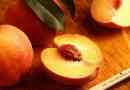Come fare il succo di pesca dalle pesche fresche