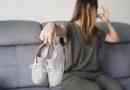 Come rimuovere i cattivi odori dalle scarpe con l'aceto
