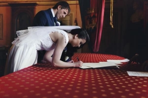 Essere un testimone a un matrimonio civile: tutto ciò che devi sapere