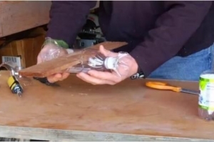 Idee artigianali: crea un aereo giocattolo usando una bottiglia di plastica