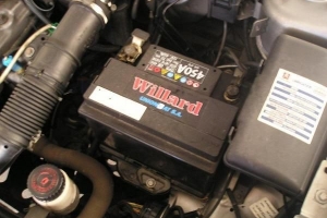 Come cambiare la batteria di un'auto in sicurezza