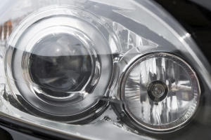 Come cambiare le lampadine dei fari