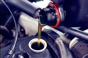 Come cambiare l'olio del motore della moto