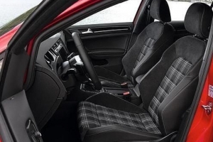 Come pulire i sedili dell'auto rivestiti in tessuto