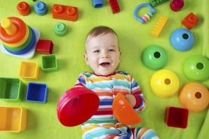 Come educare i bambini con i giocattoli