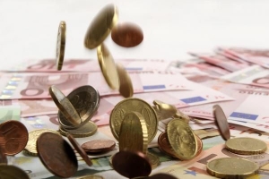 Come far sparire una moneta sotto un bicchiere
