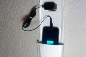 Come realizzare un supporto per telefono con una bottiglia di lozione