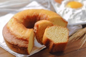 Come fare una torta semplice in casa