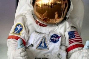 Come realizzare un costume da astronauta per un bambino