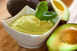 Come fare la salsa di avocado per la pasta