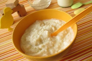 Come fare il porridge di farina di mais senza latte?