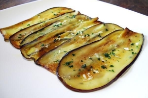 Come fare le melanzane all'aglio