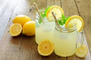 Come fare una sana limonata fatta in casa