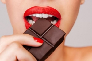 Come fare in casa tavolette di cioccolato fondente crudo
