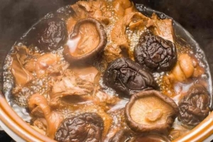 Come fare la salsa di funghi senza panna