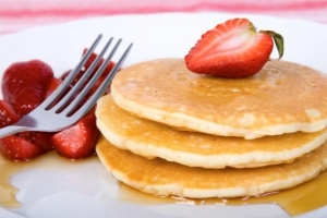 Come fare i pancake senza uova o latte