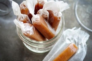 Come fare caramelle morbide al caramello a casa?
