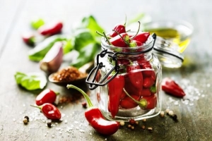 Come conservare i peperoncini piccanti nell'olio d'oliva