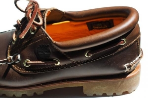 Come rimuovere le macchie di olio dalle scarpe in pelle