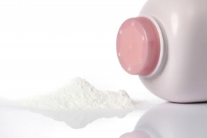 Come rimuovere le macchie di olio con talco