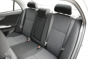 Come rimuovere l'odore della vecchia auto