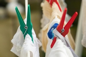 Come rimuovere i segni di ruggine dai vestiti in modo naturale