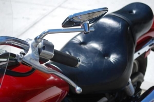 Come rimuovere il sedile della mia moto