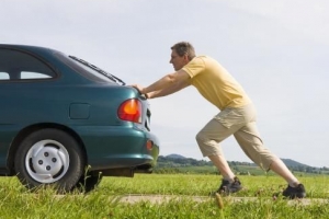 Come avviare un'auto con una batteria scarica