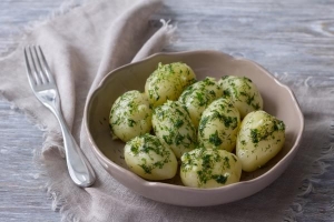 Come cuocere le patate al vapore senza un piroscafo
