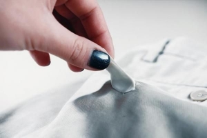 Come togliere la gomma dai vestiti - 6 metodi efficaci!