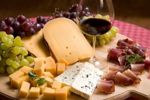 I migliori antipasti da servire con vino rosso