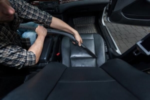 Il modo migliore per rimuovere le macchie da un seggiolino auto