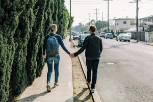 Cosa significa tenersi per mano per un ragazzo?