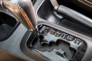 Qual è la differenza tra un'auto manuale e automatica?